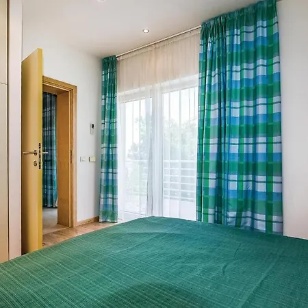 Апартаменты Stunning In With Sauna, 2 Bedrooms And Wifi Нови-Винодолски