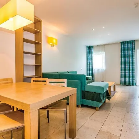 Апартаменты Stunning In With Sauna, 2 Bedrooms And Wifi *